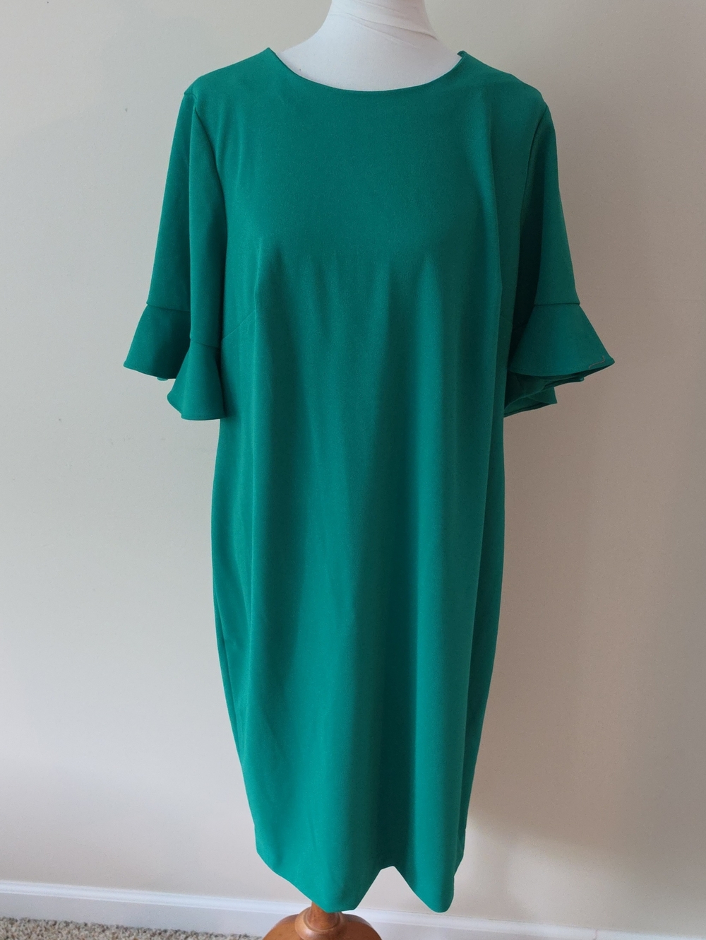 Calvin Klein Elegant Green Ruffle Sleeve Dress